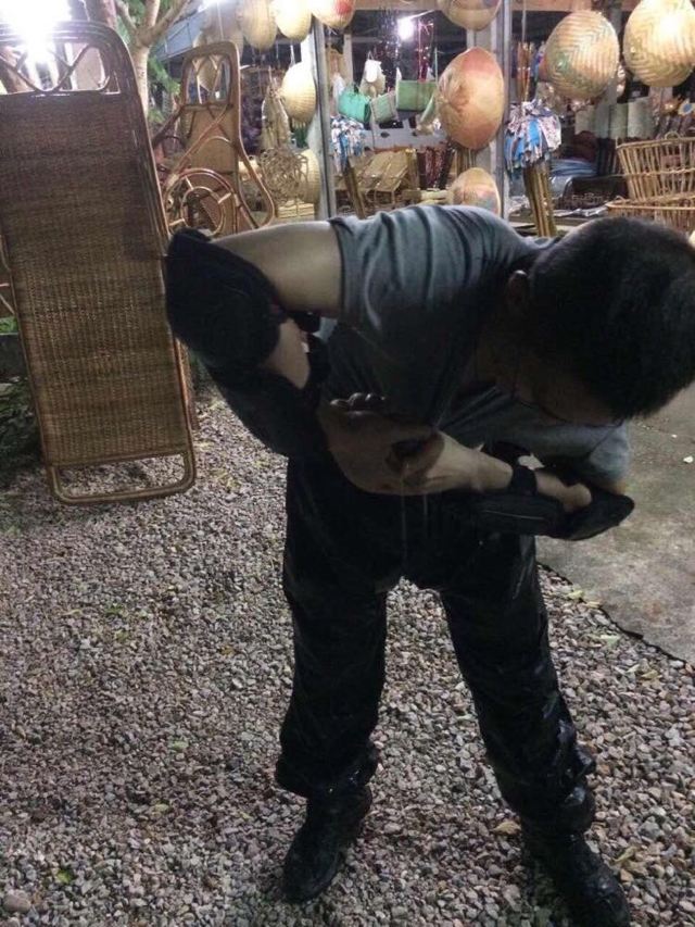 距离清迈还有70公里,路况非常好,司机素质很高,下大暴雨把我们淋成狗