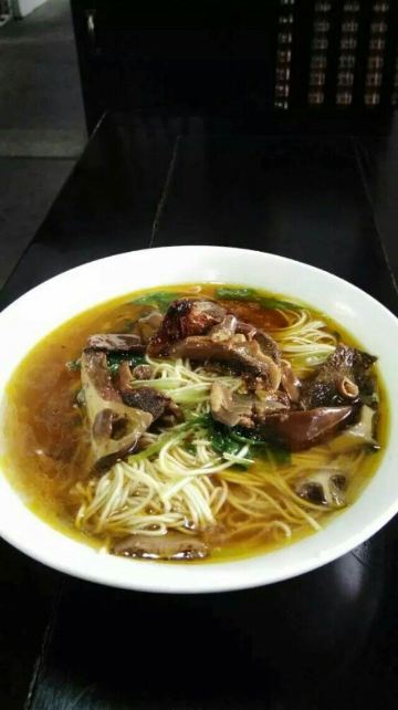 寺庙里用的素面15元,慔样味道很不错.