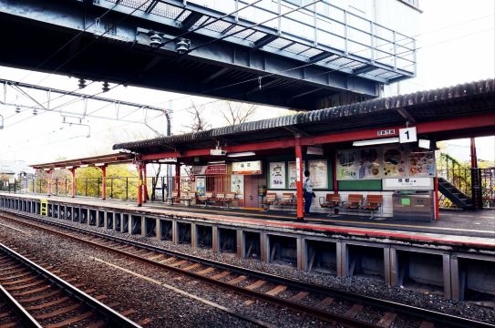 jr伏见稻荷站.满满的红色～一出门就到伏见稻荷大社了. 伏见稻荷大社