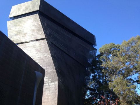 建筑很有特色. 狄杨博物馆