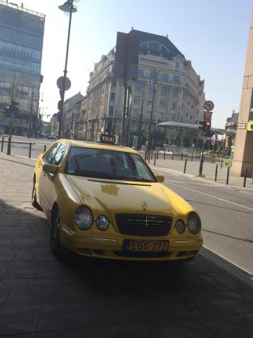 布达佩斯的出租车:奔驰. 布达佩斯nyugati火车站