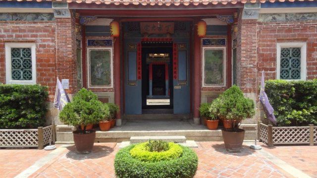 (5条点评) 2 鹿港镇的丁家大宅是一组有名的闽南式建筑,拥有"三坎三进