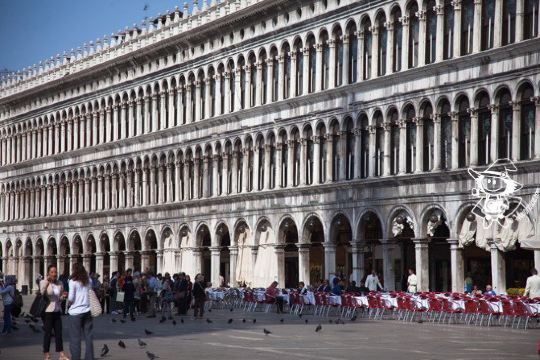 murano距离 venice 很近,直线距离只是在venetian lagoon的1.