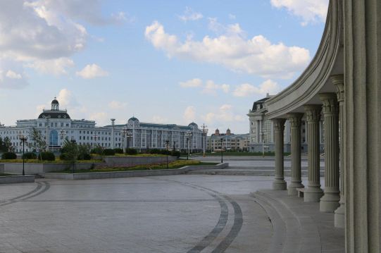 中蒙俄三国建筑的风格元素,色彩艳丽,造型各异,所以城市景观非常漂亮