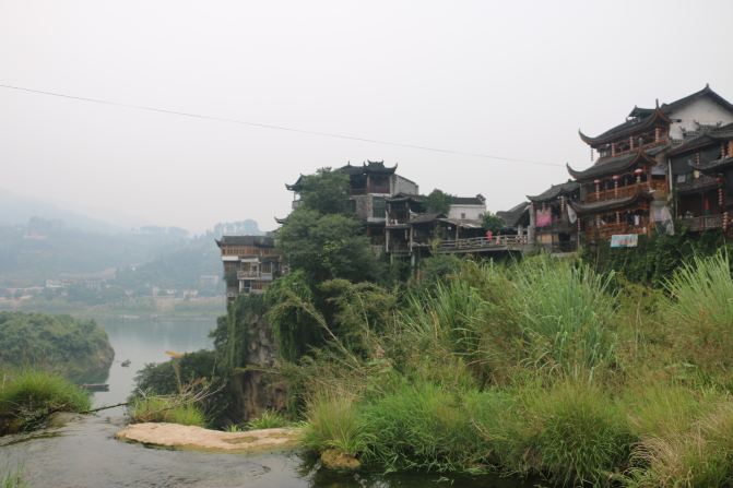 遊覽完了芙蓉鎮之後,開車去鳳凰古城,在去鳳凰古城之前,又去了古丈縣