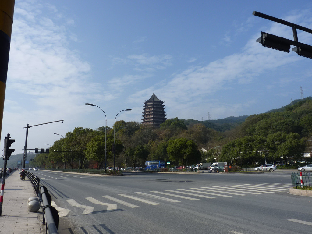 六和塔:吴越王为镇钱江潮而建的恢宏建筑