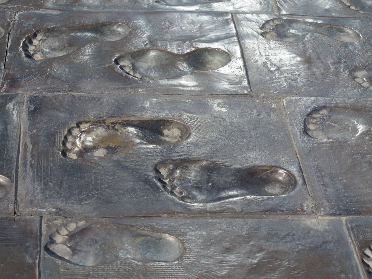 据说是薄的脚印 星海广场