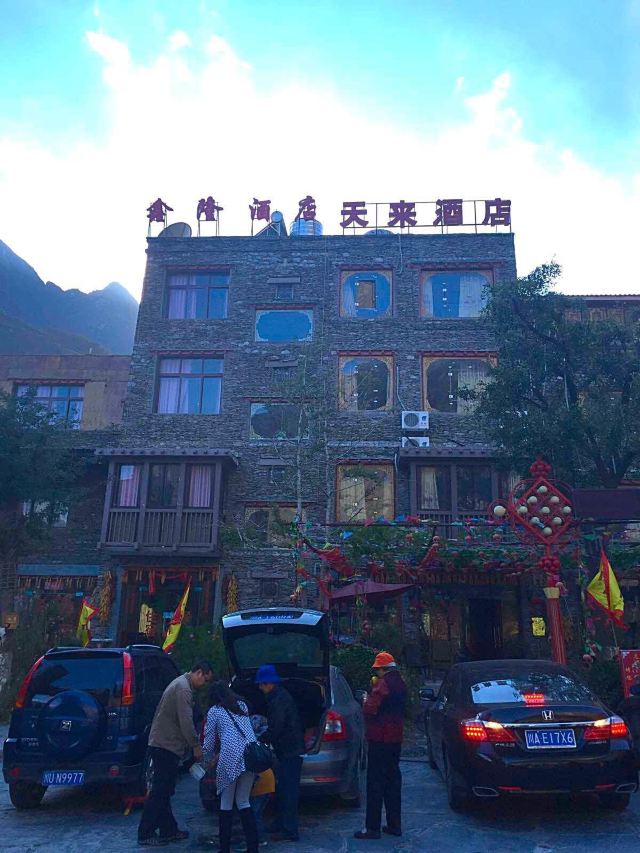 下面来一组下午在桃坪羌寨闲逛摄取的一些景物,碉楼,玉米,辣椒,羊头为