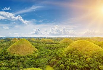 薄荷岛乡村一日游：巧克力山+罗博河+眼镜猴+教堂+人工森林【一日打卡 5 大乡村景点，涵盖自然奇观、生态萌宠、历史教堂与森林。​】