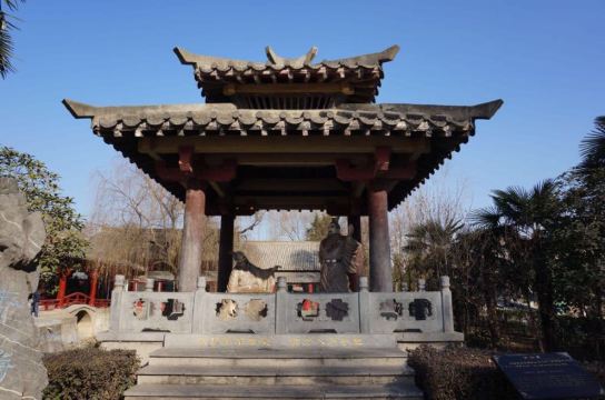 煮酒论英雄的"青梅亭". 许昌灞陵桥景区