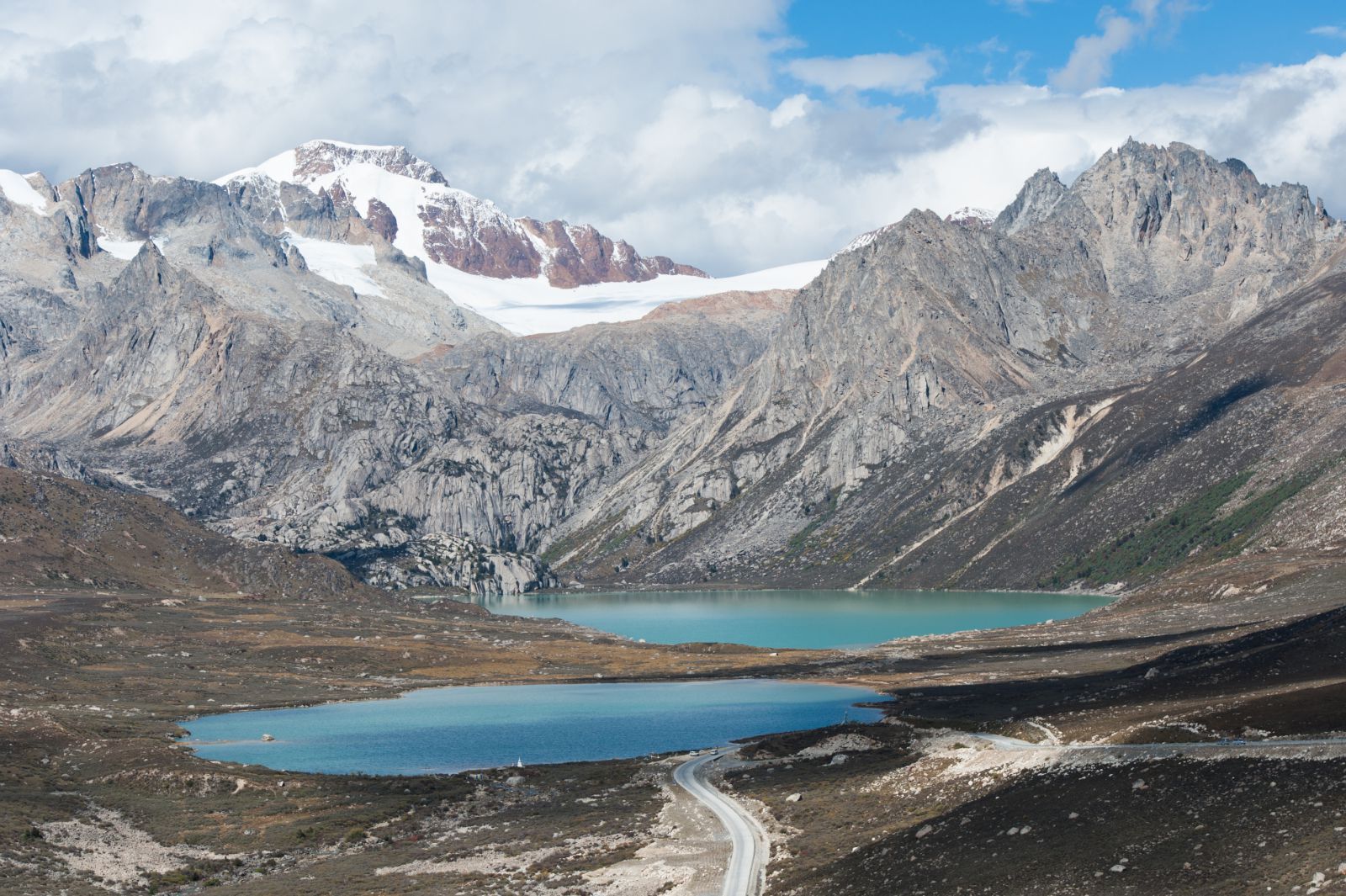 海子山垭口,爱情海真美.  不敢奢望那一生相伴,只求那一路相守 海子山