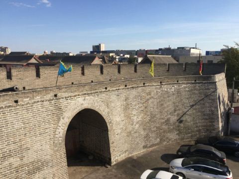 宁远依旧,物是人非.城墙未破人心散,鞑虏早已入中原.