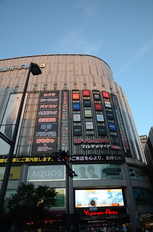 亭,主打鳗鱼饭,地址是中央区银座5-8-3,银座站5号出口出去抬头就是