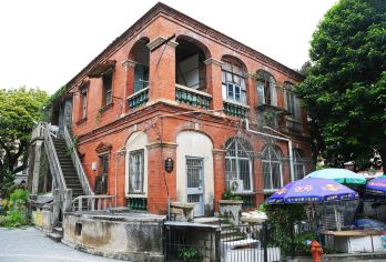 厦门鼓浪屿+集美学村+港仔后沙滩一日活动【小团接送+下午茶】【[ 小团]甄选小团，探秘鼓浪屿，学习嘉庚文化；】