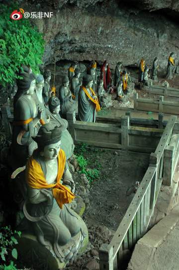 假如你知道青城有后山.