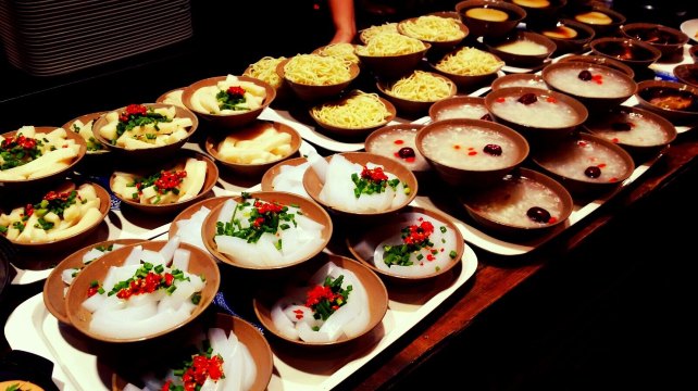 再一次让我伤心之后我已经到了地点 既然到了路口还是进去看看吧 原来