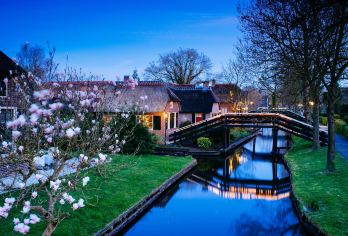 荷兰阿姆斯特丹羊角村+风车村一日游【八人小团、含酒店接送】【阿姆斯特丹市区酒店免费专车接送服务；8人精品小团；荷兰地道午餐推荐，自由选择】