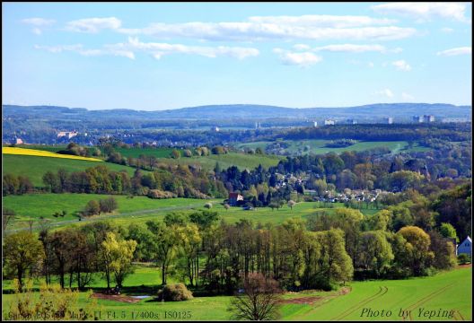 重要的文化,政治和经济中心,也是德国重要的科研中心,别称"易北河上的