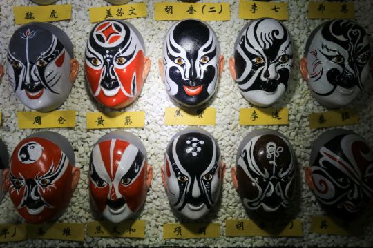 就是赣剧博物馆,免费对外开放,在这里可以欣赏到脸谱模具,戏曲服装