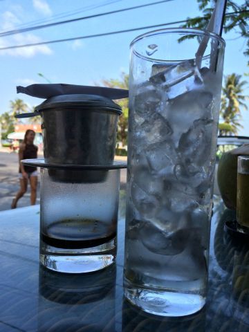 又是黑咖啡(滴漏咖啡),每天几杯的节奏 芽庄thap ba温泉中心