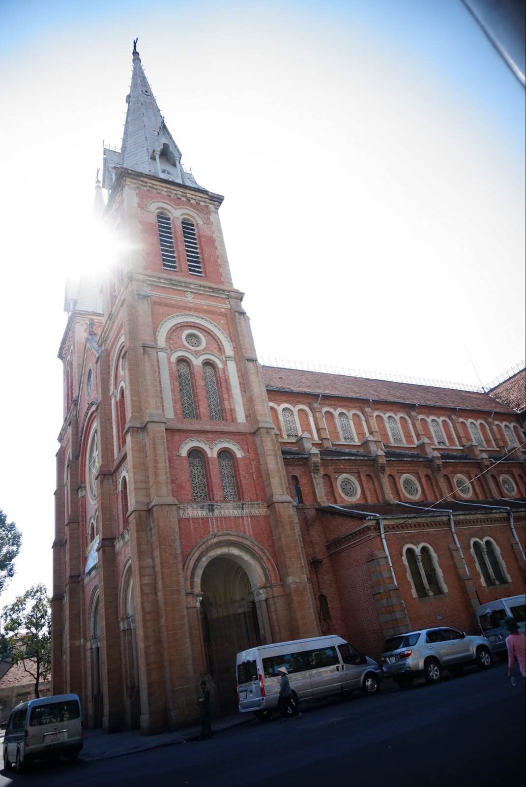 西贡圣母大教堂 就是美国人的和平反战教育基地. 战争遗迹博物馆