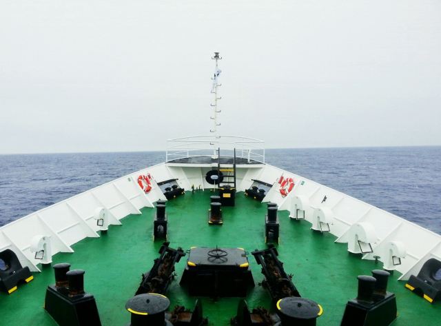 舰桥远眺,仍然没有陆地.