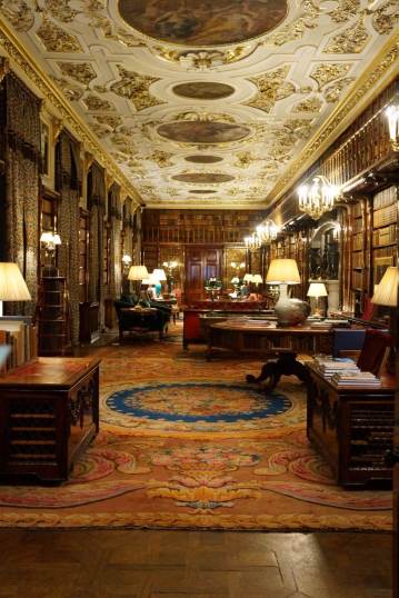 这只是书房,在我看来和图书馆有一拼 达西庄园