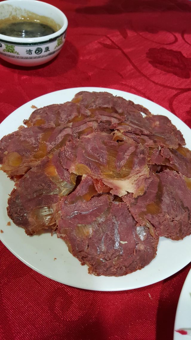 这盘驴肉是我吃过的驴肉里的上品味道.