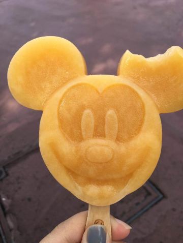 米奇雪糕,从耳朵开始咬.