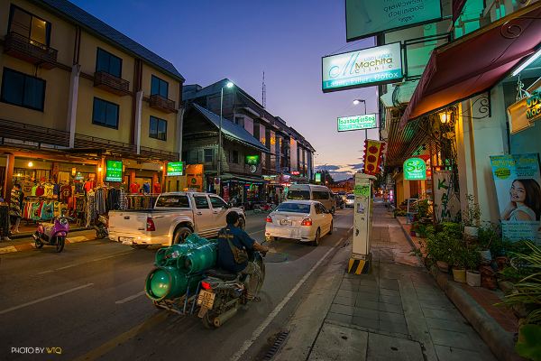 关于泰国清迈夜景步行街的信息