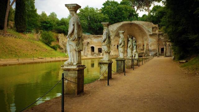 女像柱 哈德良别墅