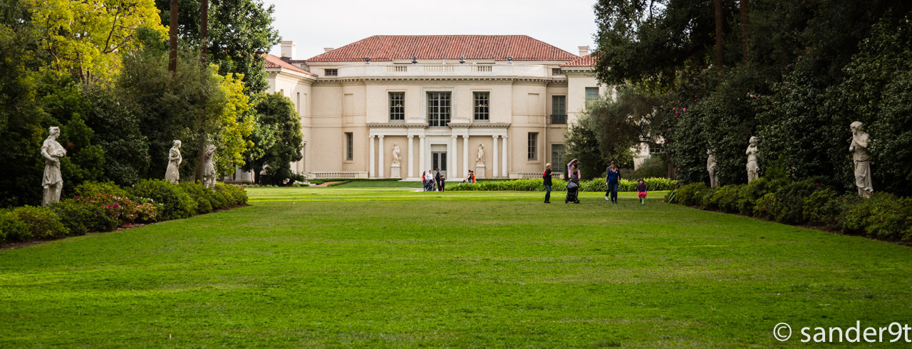 從大草坪回望亨廷頓豪宅 亨廷頓圖書館,藝術廊和植物園