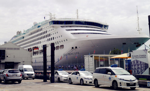 皇后大街                                 奥克兰最著名的商业街,集