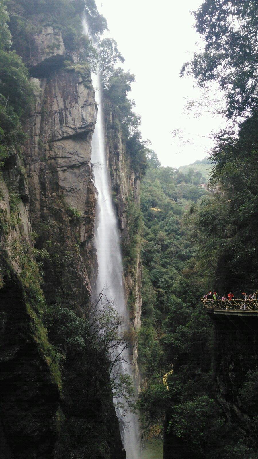 汤川大峡谷寻幽探奇