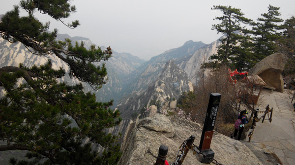 下山路就是 自古華山一條路 是直接通往出口玉泉院的 還有智取華山道