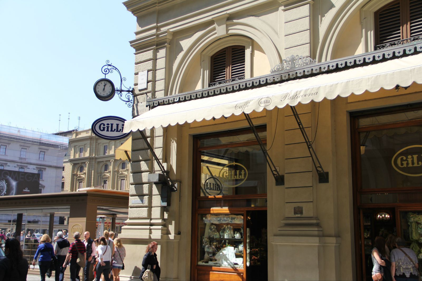 教堂一出来不远处就是gilli,佛罗伦萨历史最悠久的甜点店(之一),价格