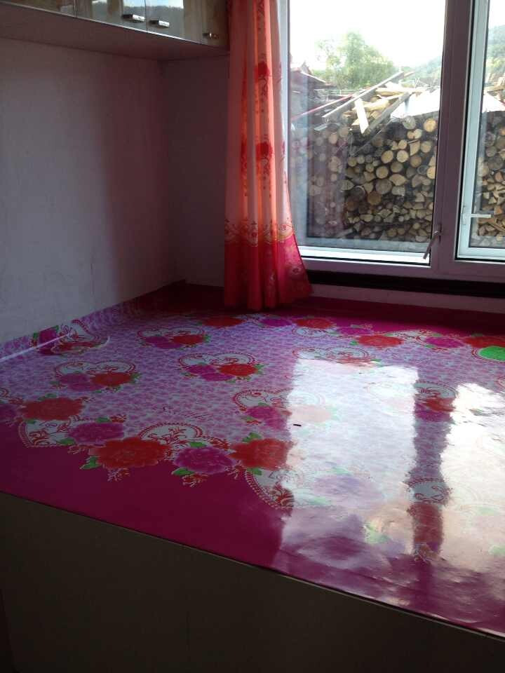 在东北,有一种床,叫火炕,一家老少睡在一起,炕头是要留给家里长辈的