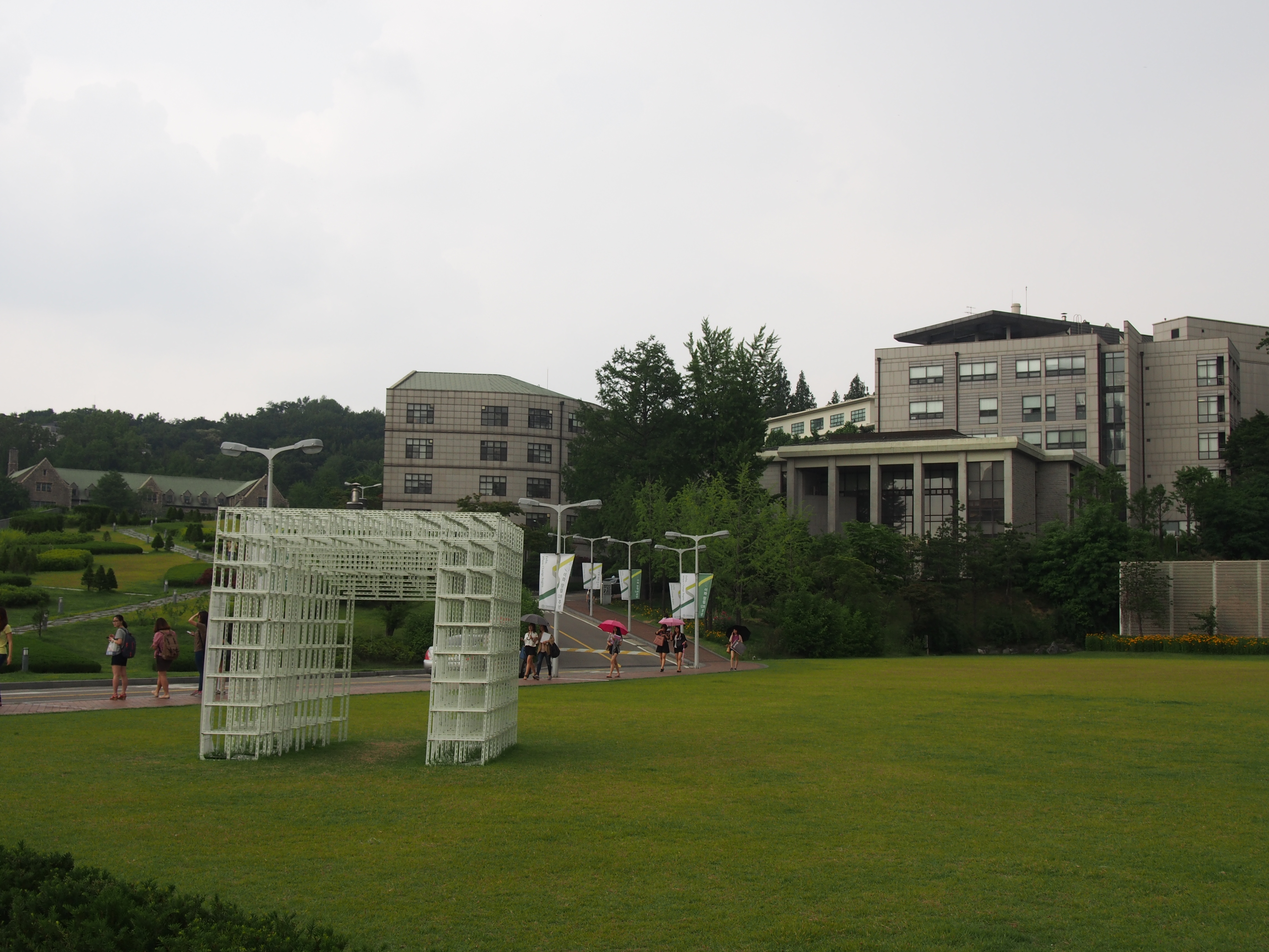 首爾歷史最悠久的大學之一,建校於1887年初,是韓國第一所女子大學