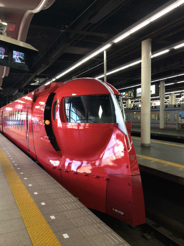 车体造型超酷的,在动漫《铁胆火车侠》中,最拉风的火车侠--南海忍者号