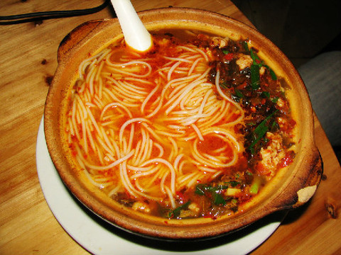 春节在个旧尝美食赏街景---风情云南游(1)