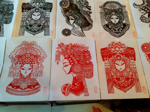 平遥的剪纸很棒,也不贵,是送朋友的好东西 剪艺园 街边很多卖非洲鼓的