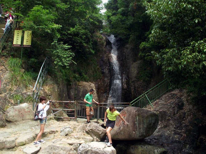 浙江的山区很穷吗 7a52d3cc4e68408fa9ba2fb397d38023_C_671_10000_Q90.jpg