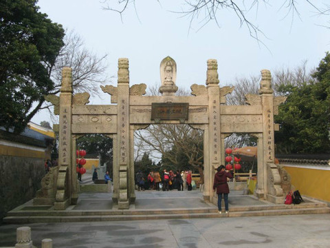 洛迦山的各种风景,牌匾上面写着跳出苦海