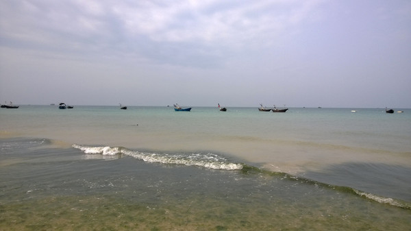 再見了美麗的潿洲島,最後再放兩張碼頭的香蕉市場,要是直飛真可以買