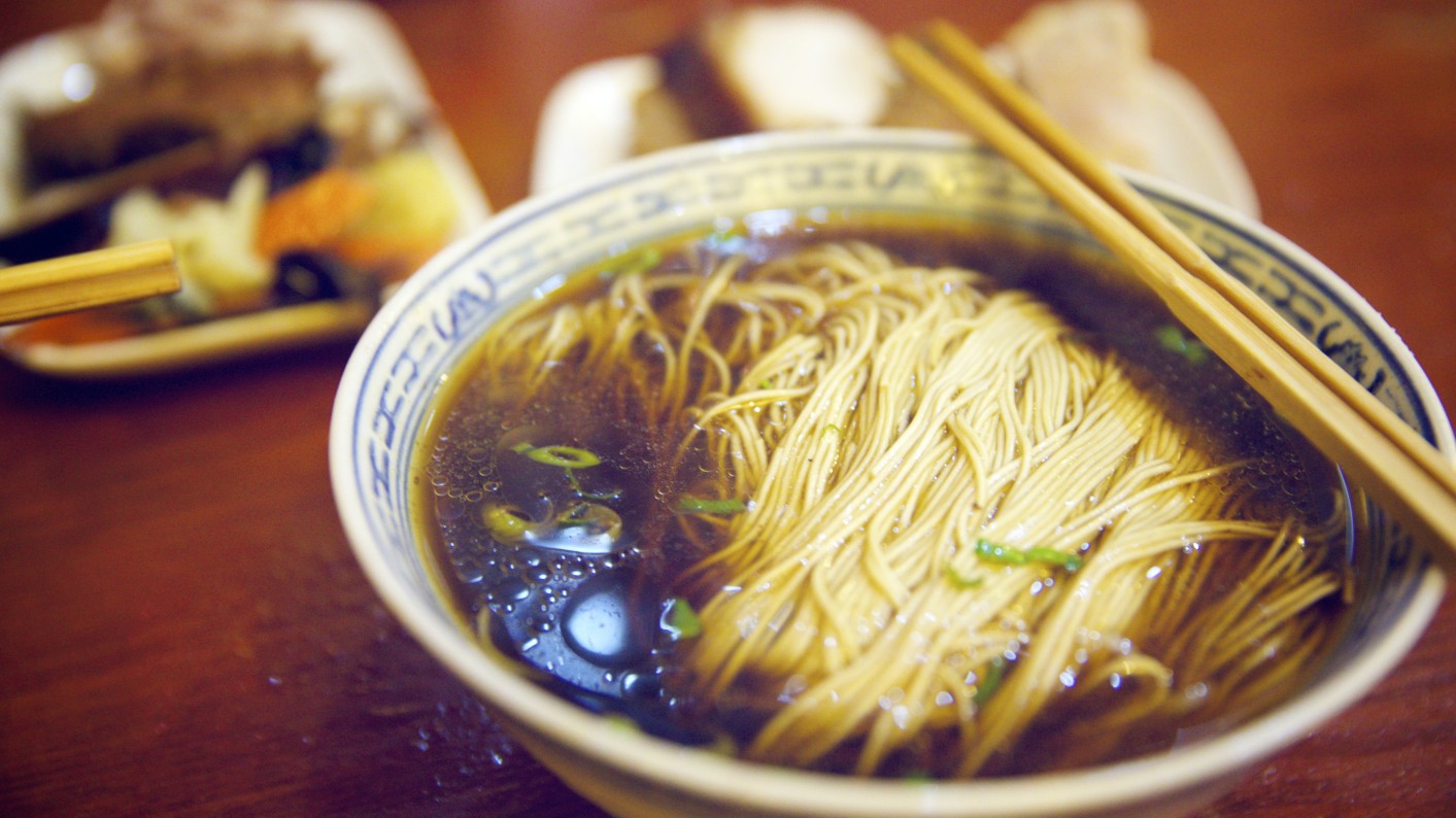 价格很实惠,顶配 四个浇头的面.味道不错,照片仅供参考,请以实物为准!