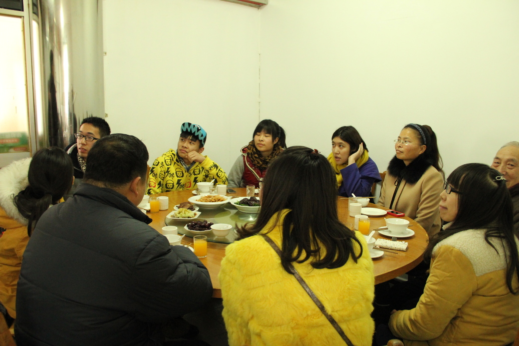 这边其实很偏僻,吃饭的地方不多,一般都是这种类似农家乐的小餐馆