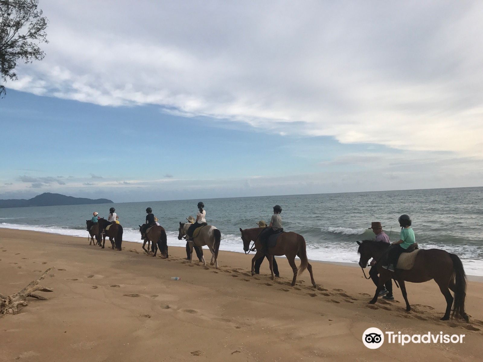 泰国普吉海滩骑马